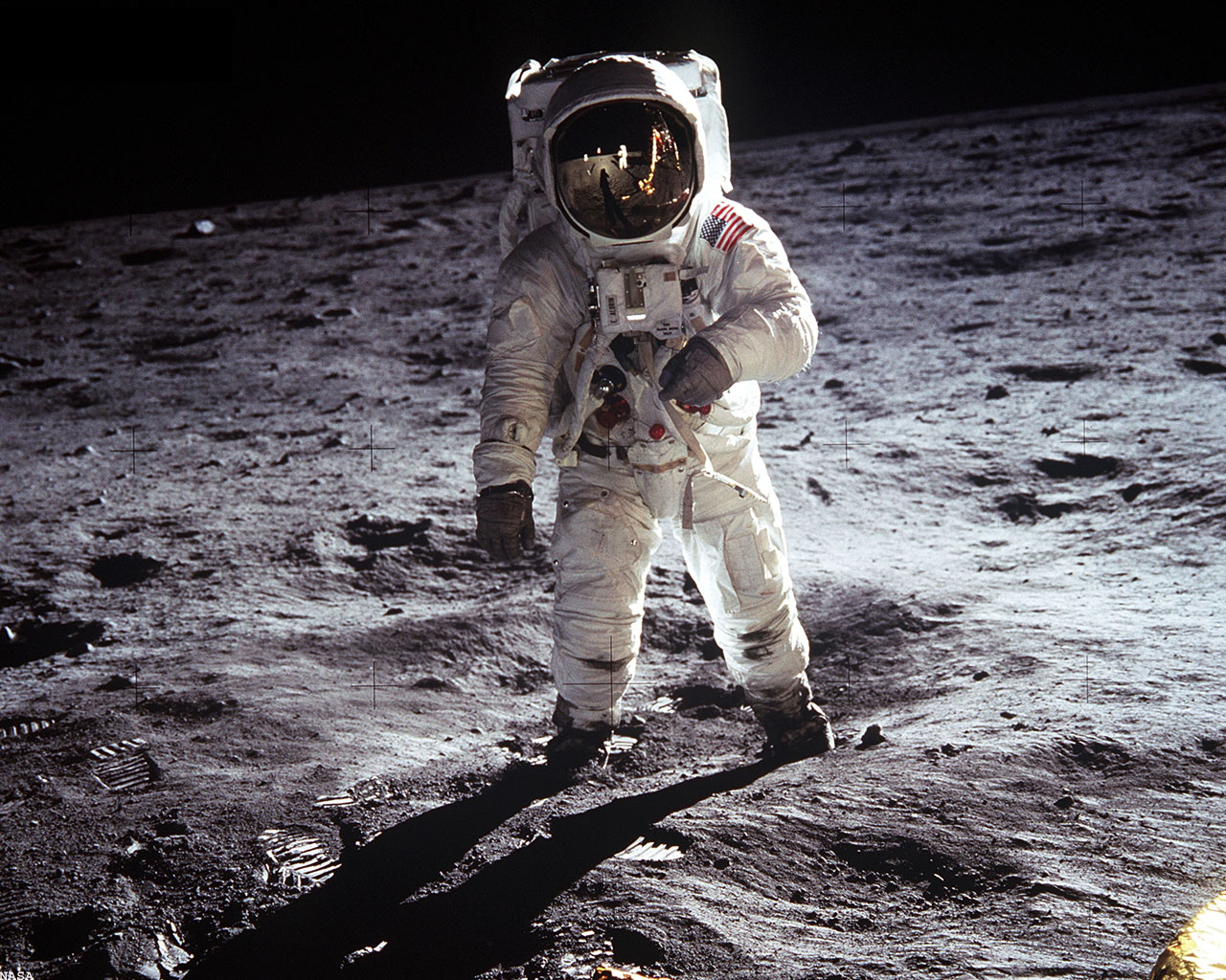 apollo-11-man-on-the-moon