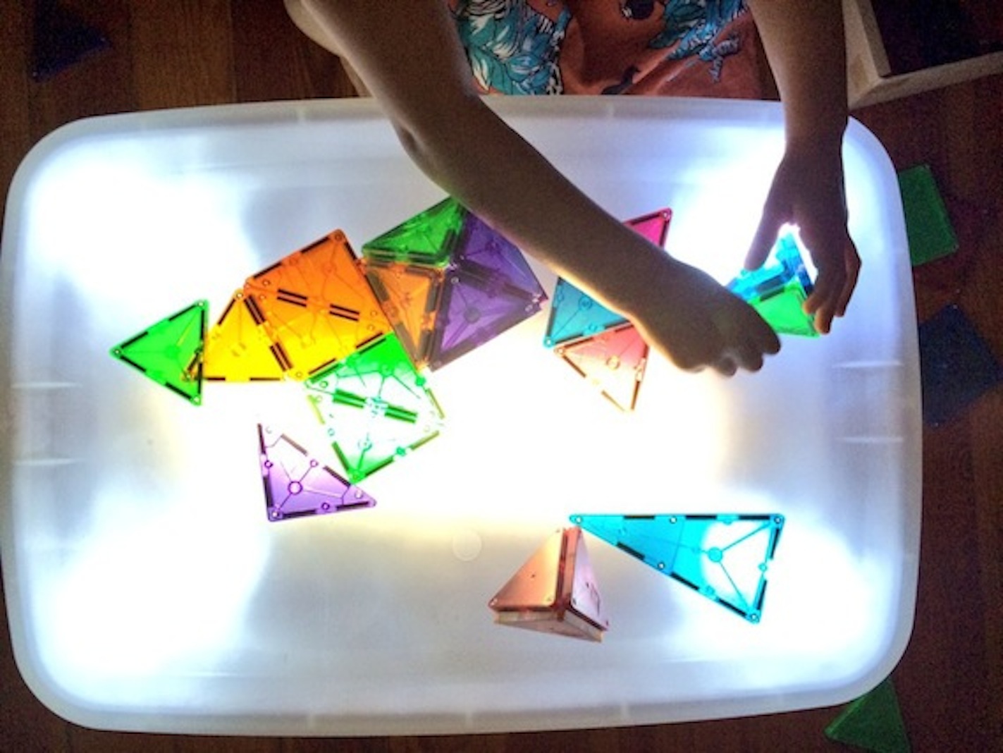light table magnatiles 1